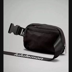 Lululemon everywhere belt bag